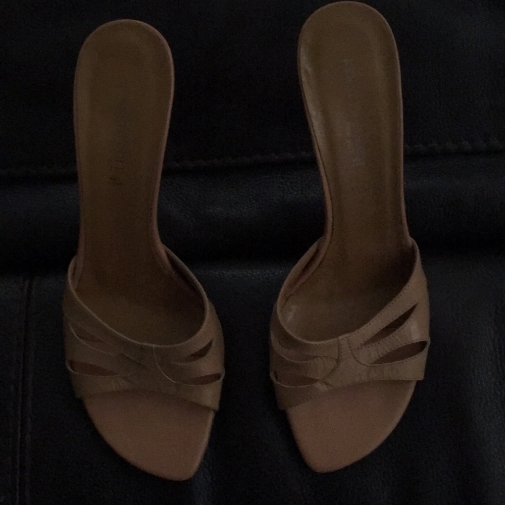 Kenneth Cole slip on leather sandals new.